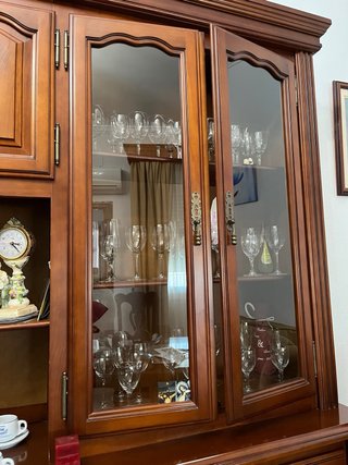 Mueble Comedor Madera con Vajilla