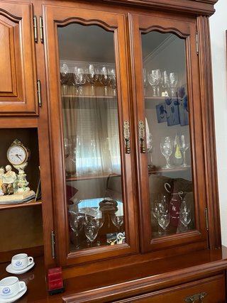 Mueble Comedor Madera con Vajilla