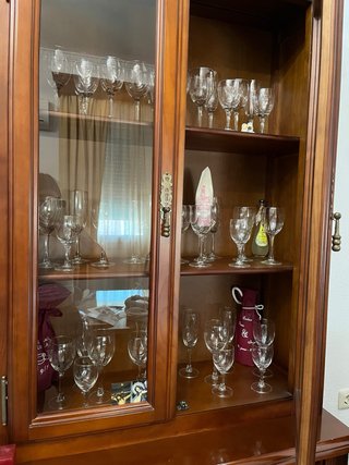 Mueble Comedor Madera con Vajilla