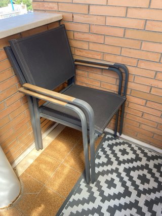 Mesa extensible y 4 sillas + alfombra de regalo