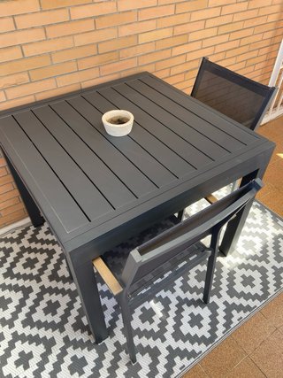 Mesa extensible y 4 sillas + alfombra de regalo