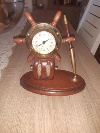 Reloj de mesa y bolígrafo náutico