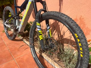 Orbea Rise H20 29” L · 540 Wh · Fox · Frenos XT