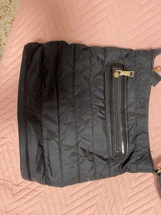 Bolso negro charol y acolchado