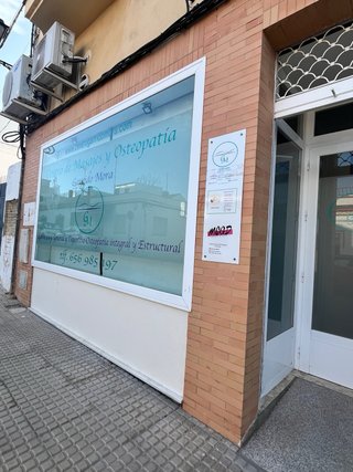 Se alquila sala/oficina en Bormujos.