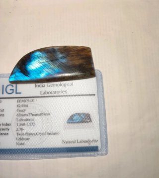 Labradorita Natural Iridiscente 82.95 Ct