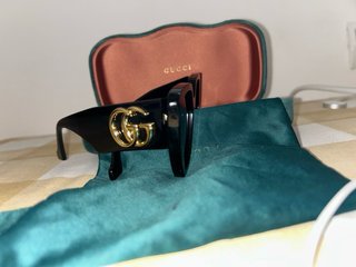 Gafas de Sol Gucci Negras y Doradas