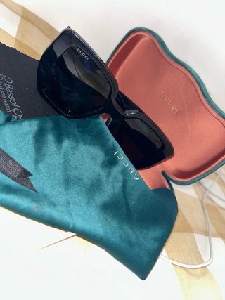 Gafas de Sol Gucci Negras y Doradas