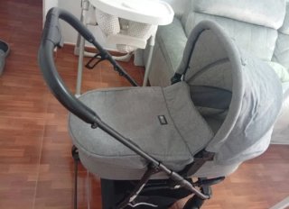 Carro de bebé gris Marca Kikkaboo-salina