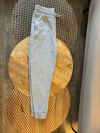 Pantalón chándal Adidas gris