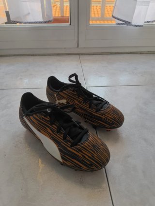Botas de fútbol Puma Naranja y Negro talla 34