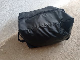 Baúl para coche de polipiel negro,muy resistente.