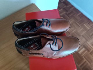 Zapatos Fluchos de cuero marrón