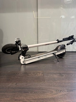 Patinete Eléctrico con Luz Delantera