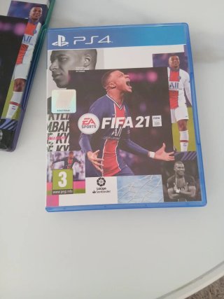 FIFA 21 y FIFA 23 PS4
