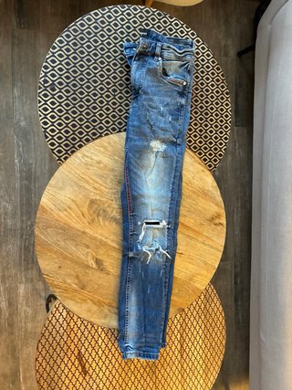 Pantalón vaquero Supply and Demand roto