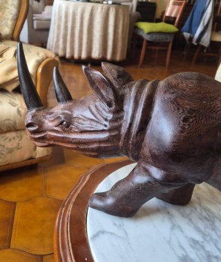Figura Rinoceronte Caoba Tallada