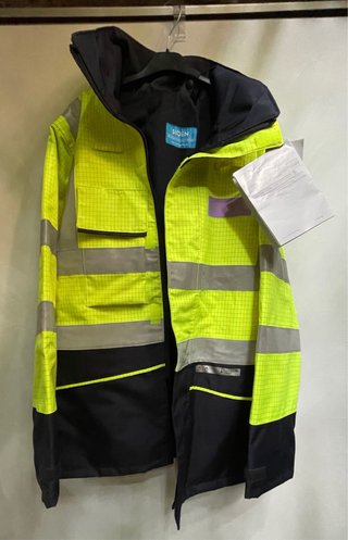 Chaqueta de trabajo: impermeable, ignífuga y resis