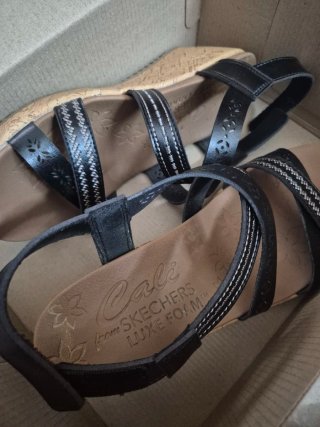 Sandalias Skechers Verano Cuña Negro Beige