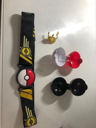 Cinturón Pokémon con 2 Bolas y Figura