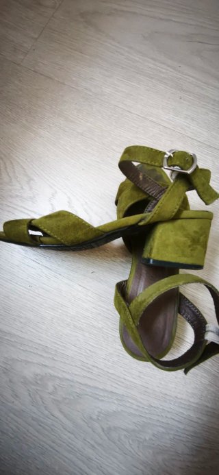 Sandalias verdes de ante, talla 34
