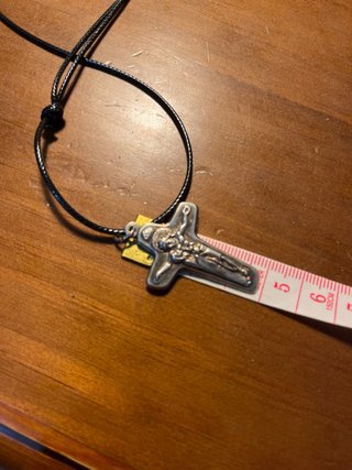Colgante de cuero con Cruz metal