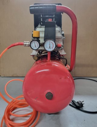 Compresor CEVIK Tornado 24L 2HP 8 Bar