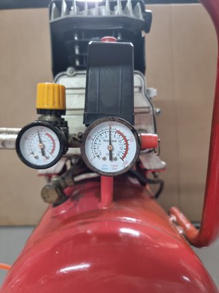 Compresor CEVIK Tornado 24L 2HP 8 Bar