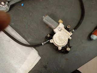 Elevalunas Renault Clio 3 Izquierdo 3 Puertas .