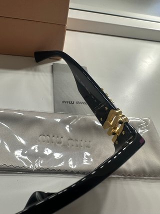 Gafas de sol Miu Miu Negras y Doradas Mujer