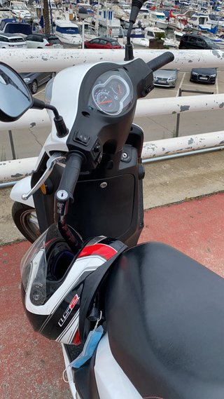 Moto Sym 50 Scooter Blanca