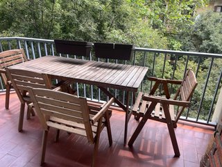 Mesa y 4 sillas terraza madera Ikea