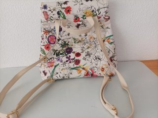 Mochila floral blanca