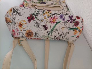 Mochila floral blanca