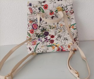 Mochila floral blanca