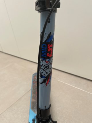 Patinete infantil Decathlon azul y rojo