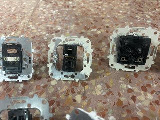 Mecanismos de interruptor, hilo musical.