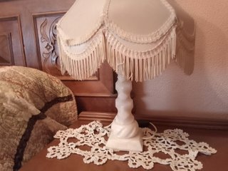 Lámpara de mesilla de tela y pie de marmol