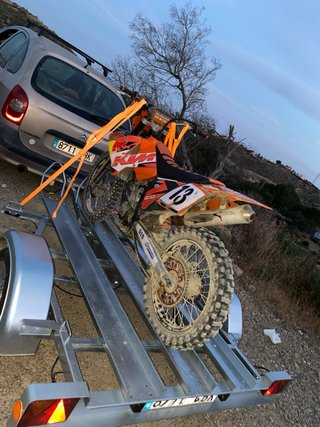 Moto Cross KTM Naranja y Amarilla