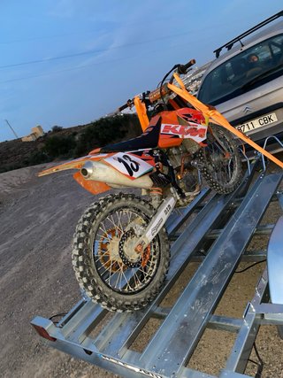 Moto Cross KTM Naranja y Amarilla