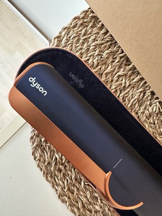Plancha Dyson Airstrait Negra y Dorada
