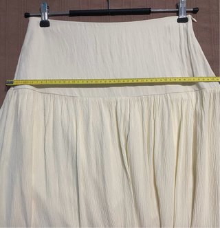 Falda midi Stradivarius amarillo mantequilla TS
