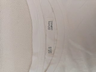 Camiseta blanca con volantes