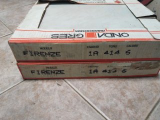 Baldosa Gres piezas de 32x42.5.