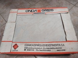 Baldosa Gres piezas de 32x42.5.