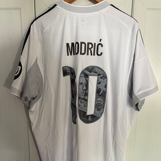 Real Madrid 24/25 Camiseta Conmemorativa Modric