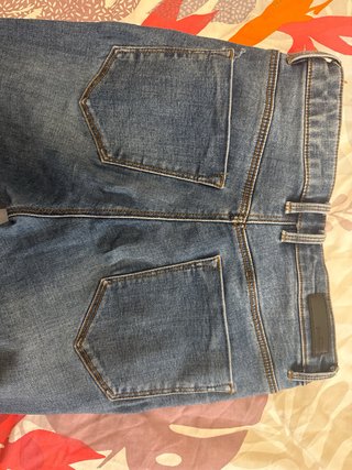 Vaqueros Stradivarius pitillo rotos