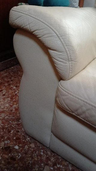 Sofá de piel blanco