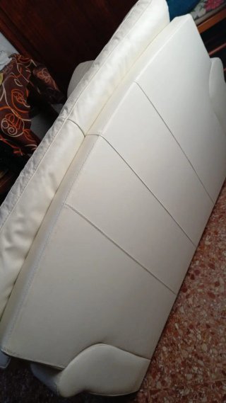 Sofá de piel blanco