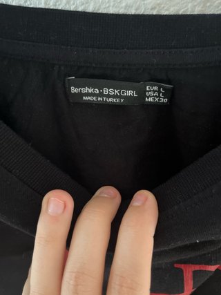 Sudadera Bershka negra con corazones